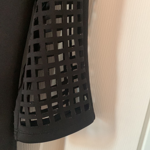 Tunic cutout sleeves. - Picture 3 of 6